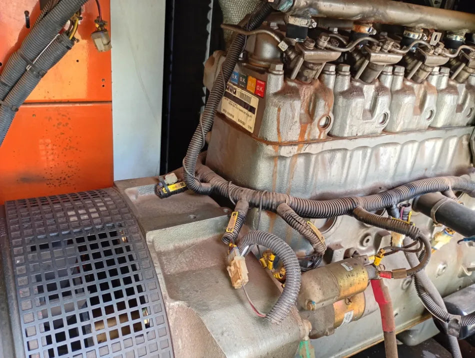 Motor diesel de grupo gerador em manutenção corretiva